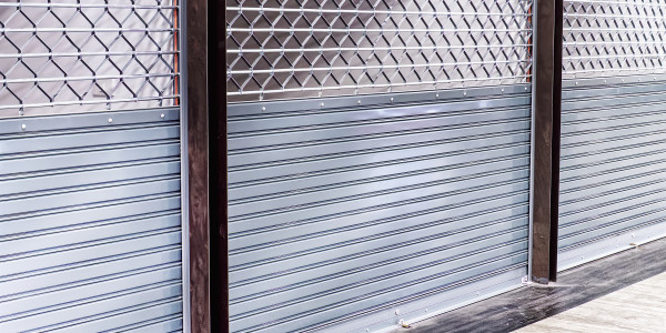 Reformas Integrales de Tiendas y Locales  Comerciales en Badalona · Instalación de  Ventanas y Persianas Comerciales